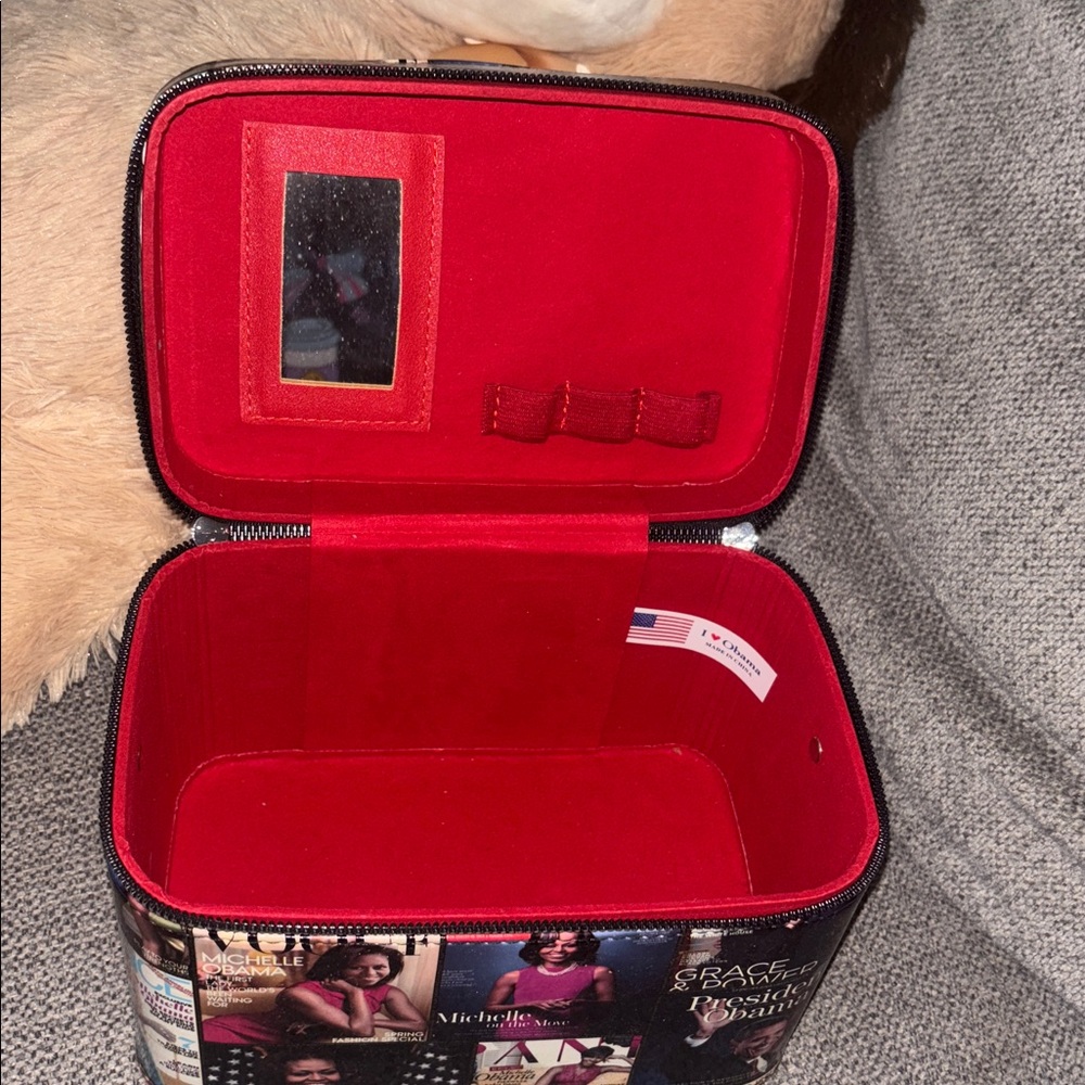 Michelle Obama makeup case - Picture 4 of 4